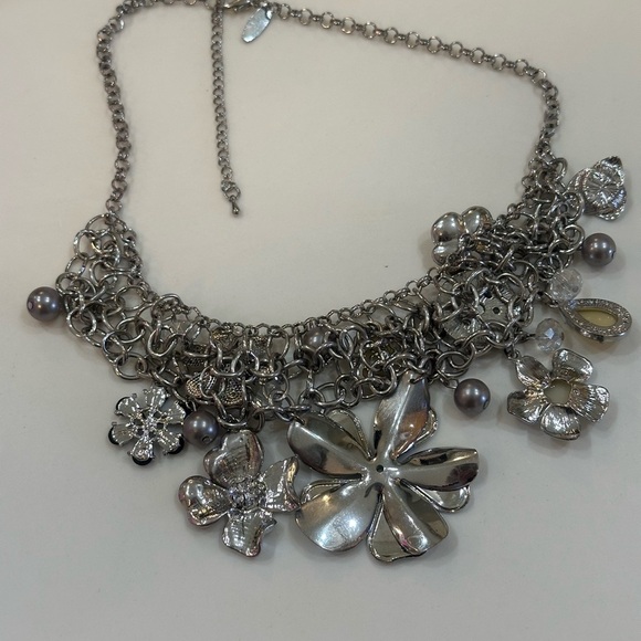 NY Floral Silver Tone Moveable Charms Statement Necklace and Earring Set Signed - Picture 8 of 9